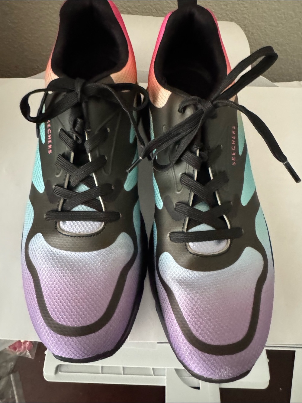 Skechers Women’s Gradient Rainbow Pastel Athletic Sneakers size 11 Pink, Purple